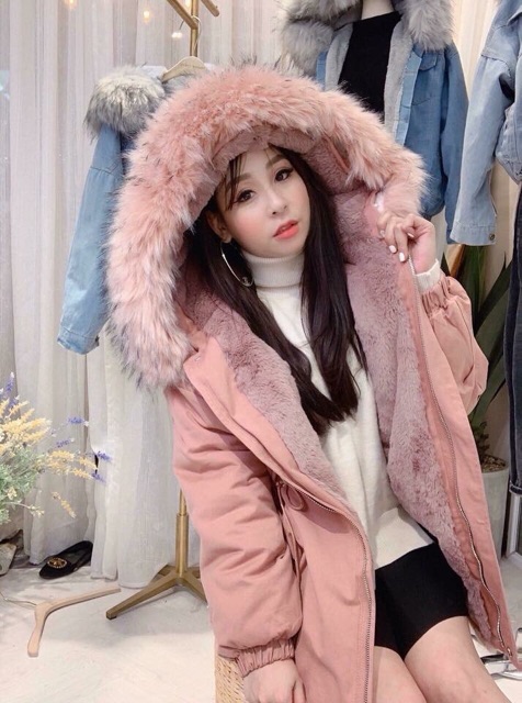 Áp khoác lông nha ce ơi. Đẹp rẽ mẫu nhà mặc nhé. Cầm nặng tay luôn ạ ấm lắm nhé