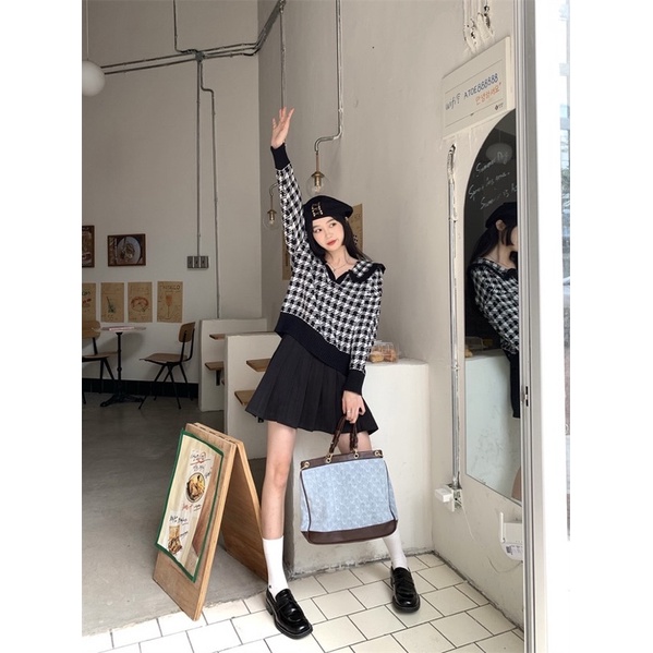 Áo len nữ cổ búp bê hoạ tiết kẻ sọc caro dáng ngắn phong cách trẻ trung, dễ thương