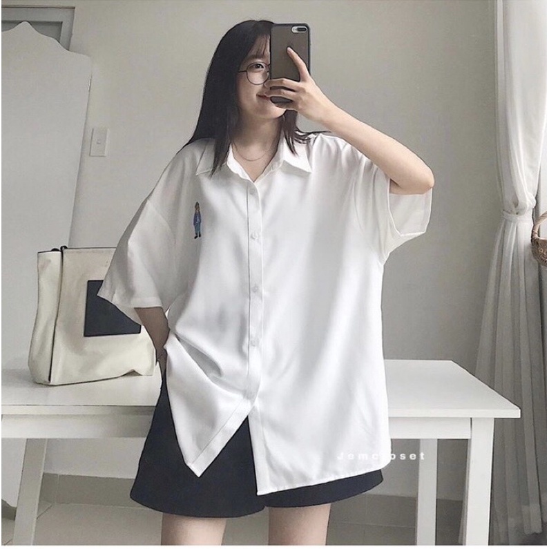[Mã 11FASHIONSALE1 giảm 10K đơn 50K] Áo Sơ Mi nữ MRA cổ bẻ tay ngắn - dáng rộng Unisex - thêu gấu bông đáng yêu | BigBuy360 - bigbuy360.vn