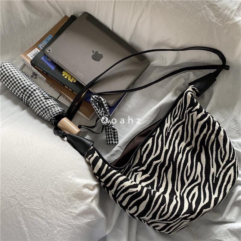 Túi đeo chéo ngựa vằn cực hotttt rẻ