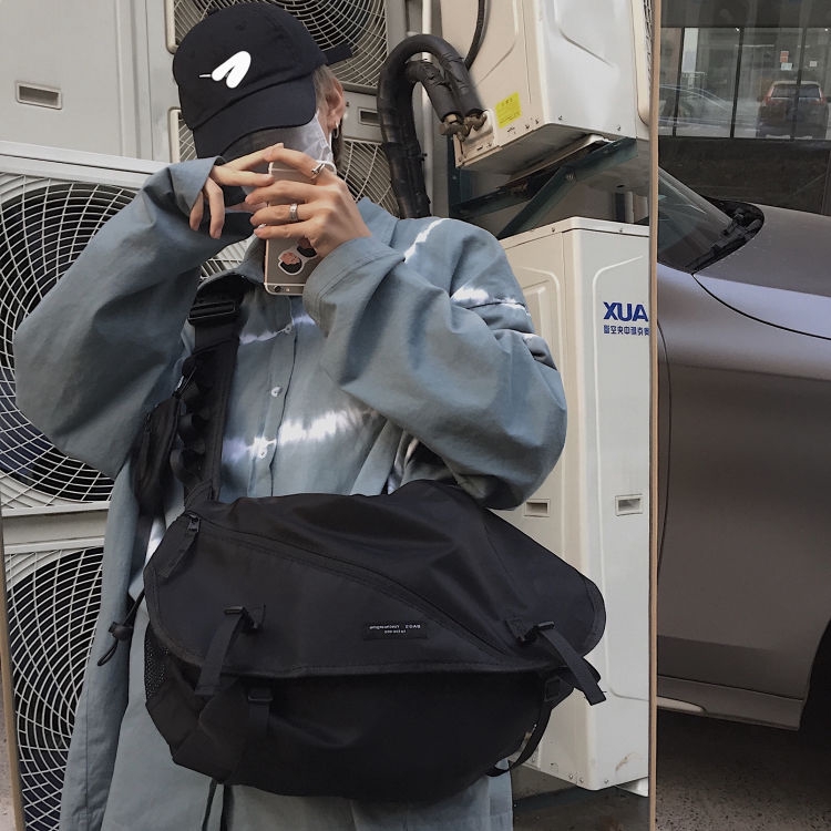 Túi đeo chéo phong cách retro năng động thời trang