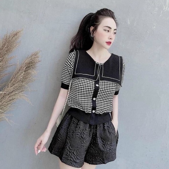 Áo len kẻ caro cổ lá bo gấu ngắn tay cúc đính vải len mịn co giãn AL8608 - NhiNhi Shop | BigBuy360 - bigbuy360.vn