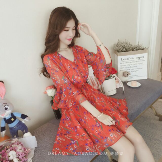 Đầm chifon hoa đính nút