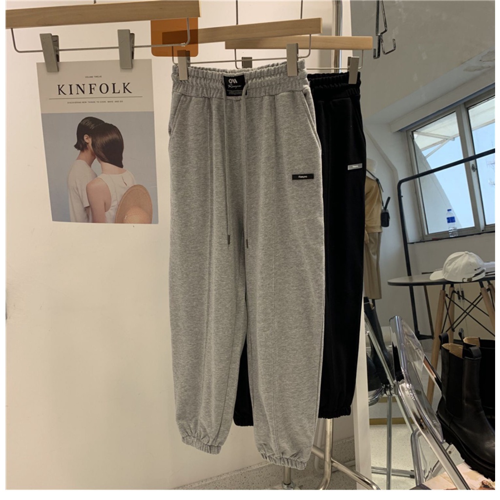 Quần Jogger Gắn Logo Quần Dài Chât Thun Đẹp Không Xù Phong Cách Hàn Quốc Unisex Nam Nữ