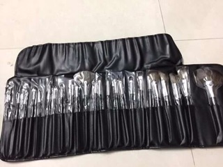 Bộ cọ trang điểm 24 cây lông mềm