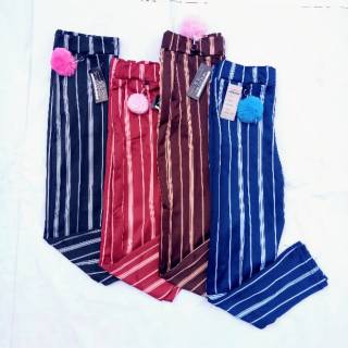 Quần Baggy Có Viền Pompom