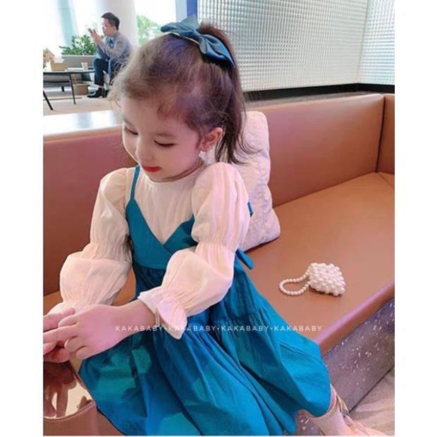 Váy yếm tay dài .