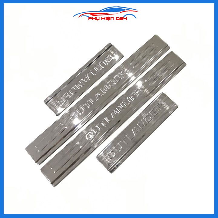Bộ ốp bậc cửa trong ngoài nẹp bước chân Outlander đời 2016 đến 2023 vân Titan chống trầy trang trí xe
