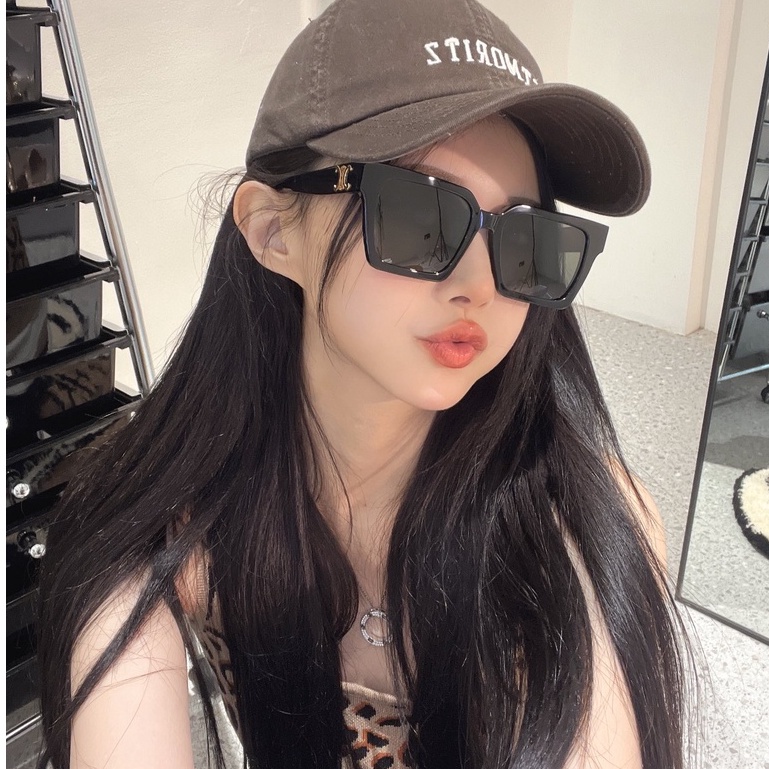 Kính Mát Nam Nữ Cl4S489 - CE Mới