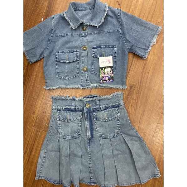 Sét áo kèm chân váy bò