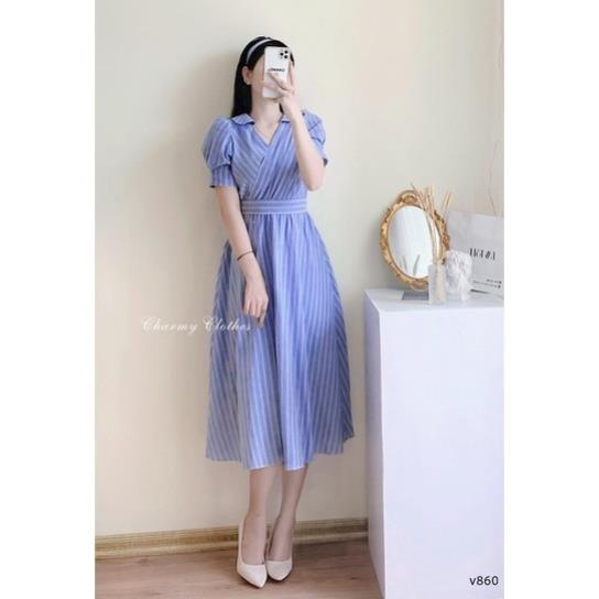 VÁY KẺ XANH CỔ V CHÉO PHỐI ĐAI EO DÁNG DÀI CHO NỮ