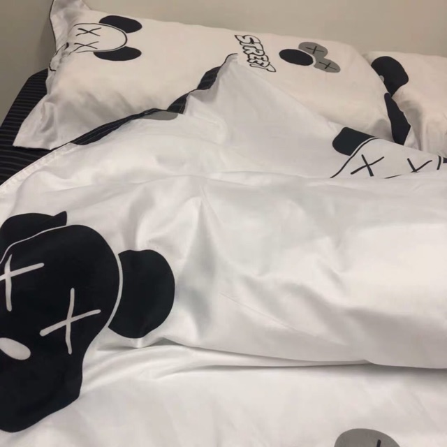 Set Chăn Ga Kaws Trắng Cotton Poly Độc Chất Bền Đẹp (Shinbedding.shop)