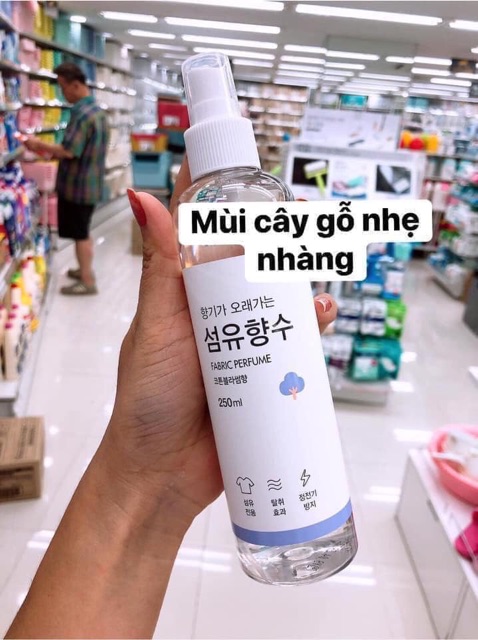 Xịt thơm quần áo Daiso Farbic Perfume 250ml