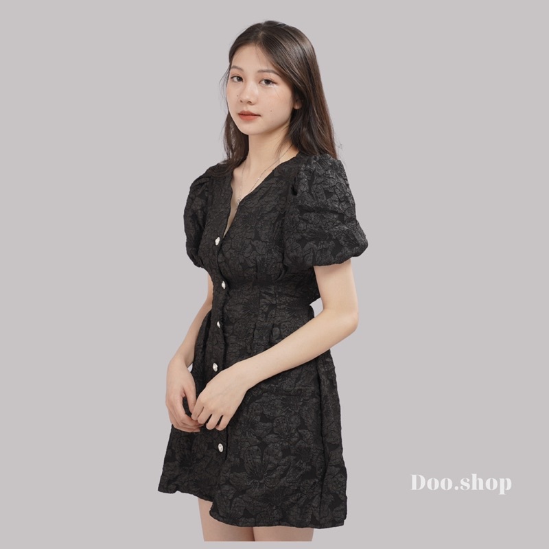 Váy xốp hở eo nữ Đầm họa tiết hoa nổi cổ V cúc hoa thiết kế lộ eo cá tính Kiều One Shop