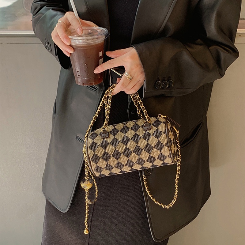 Túi đeo chéo IELGY hình trụ in sọc caro phối dây xích sành điệu