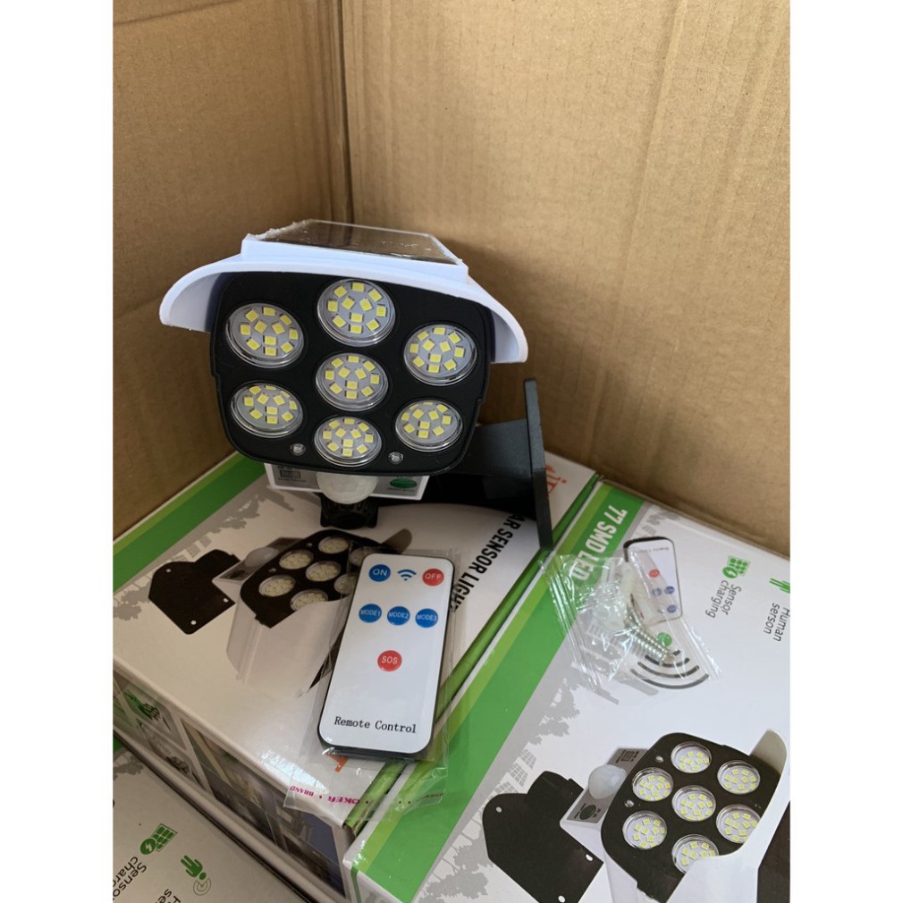 Đèn năng lượng mặt trời giả camera tự động BẬT TẮT chống trộm, chống nước ip67. có điều khiển cảm biến chuyển động . .