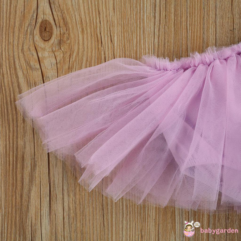 Áo không tay với quần váy ngắn và băng cột tóc thời trang cho bé gái