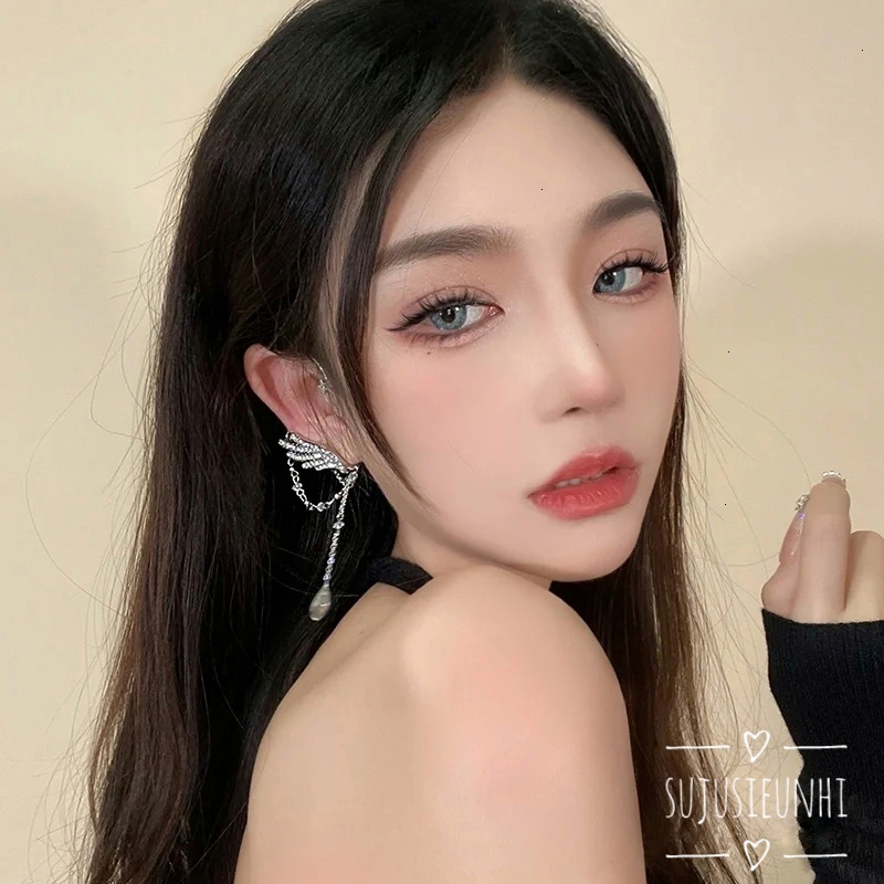 Khuyên tai cài vành hình cánh màu bạc tua rua sang trọng