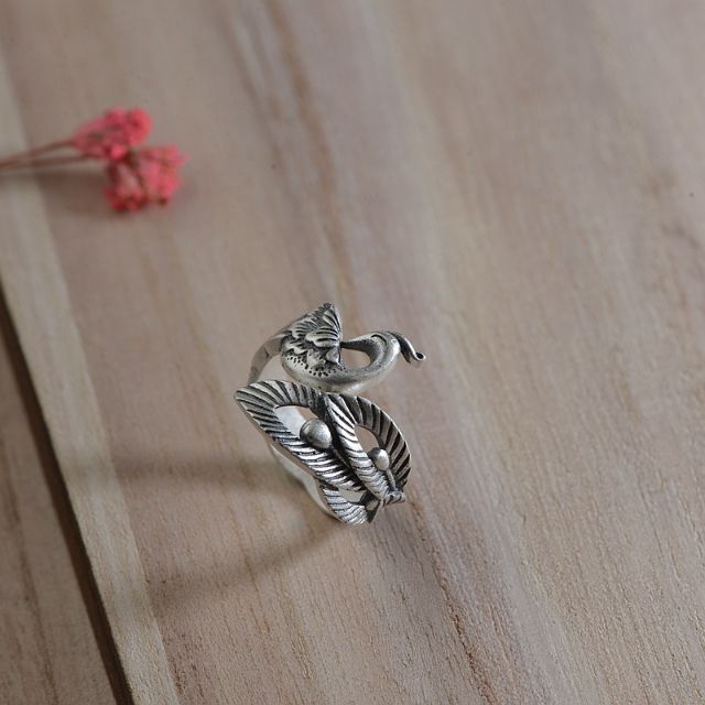 Nhẫn chim công bạc thái