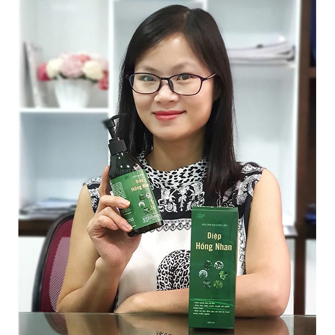 Dầu gội Diệp Hồng Nhan - Hỗ trợ kích thích sự phát triển của nang tóc, cho mái dày, suôn mượt