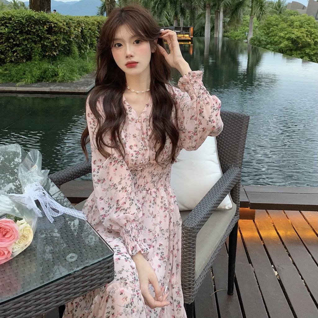 Đầm hoa nhí retro kiểu Pháp nhẹ nhàng xinh xắn ngày hè với thiết kế váy dài cổ v tinh tế