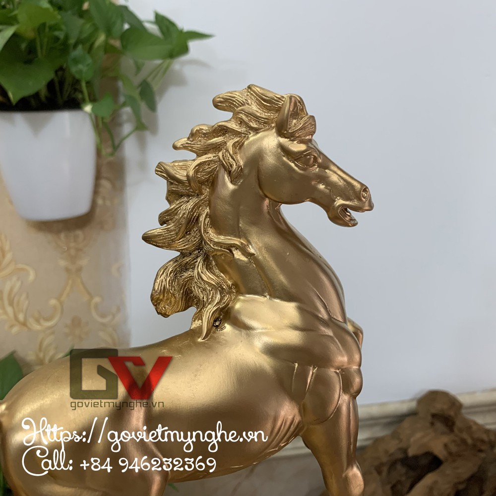 Tượng ngựa phong thủy đứng trên tài lộc vàng bạc trang trí phong thủy bàn làm việc - Dài 24cm x Cao 24cm - Nhũ Đồng