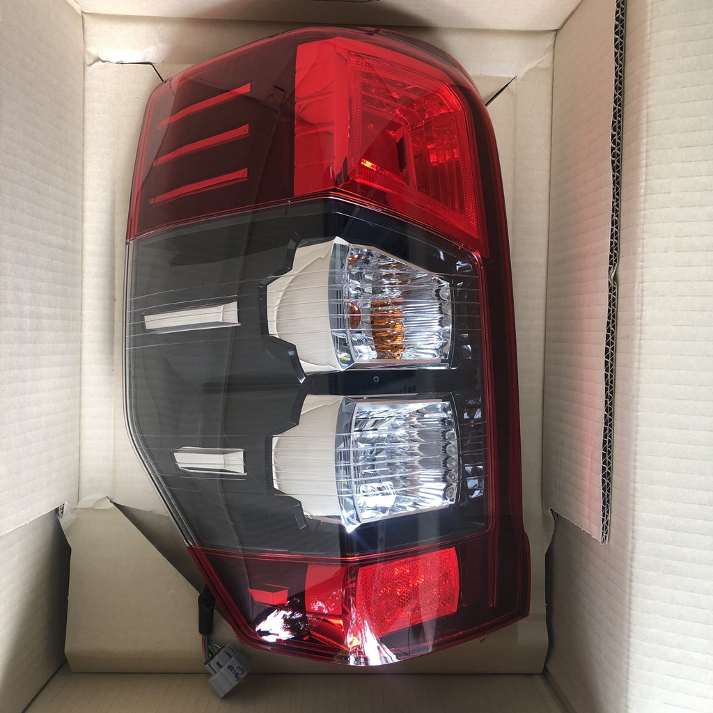 Đèn hậu ( đèn lái sau ) Mitsubishi Triton 2019-2020 chính hãng MSP: 8330B209