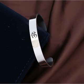Vòng Tay TiTanium Khắc Chữ OM