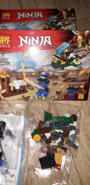 Lắp ráp 1 hộp LegoNinja 31143 có nhiều chi tiết bằng nhựa ABS