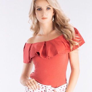 Áo thun crop top bèo vai- F21- vnxk- màu đỏ gạch. Chất thun cotton. Ngực 82cm
