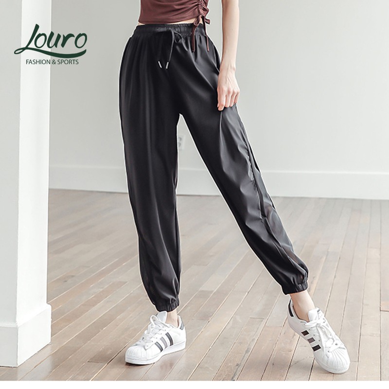 Quần áo tập gym Louro, kiểu bộ đồ tập gym nữ gồm quần jogger phối lưới và áo croptop chun eo, co giãn 4 chiều - SE99