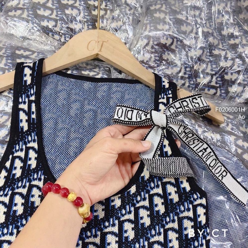 Áo Len hoạ tiết chữ D hai dây TT0206