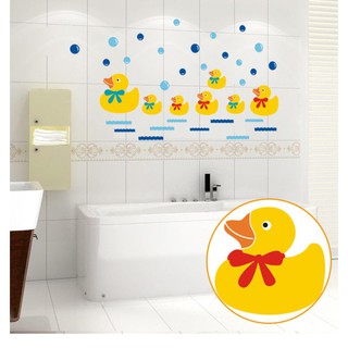 decal dán tường vịt bơi dán phòng tắm cho bé