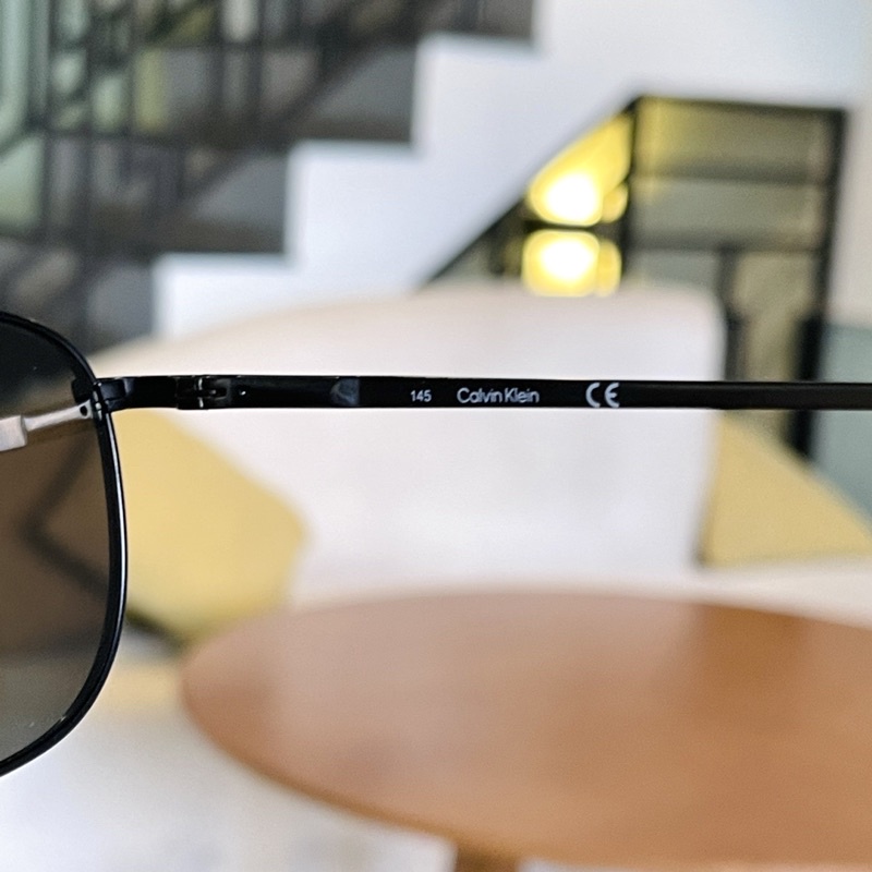 Kính mát nữ CALVIN KLEIN dáng tròn thời trang model CK20122S-001