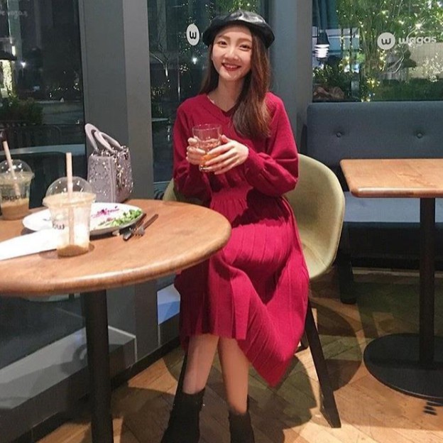 Long sleeve dress women's knitting dress new style in autumn and winter, waist style is slim, with over knee warm sweater and long skirt