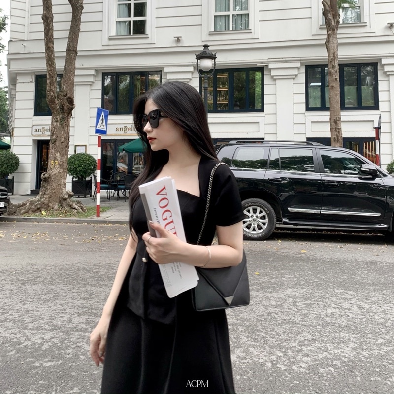 Ciara dress / Váy ngắn tay dáng xoè phối cúc trang trí