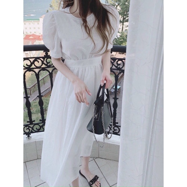 đầm suông bo eo hở lưng cổ tròn ngắn tay