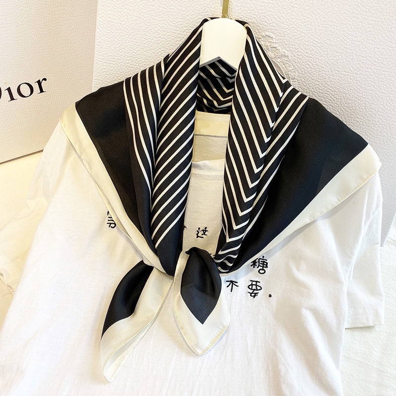 Khăn choàng cổ GAVINBROWN chất lụa hình vuông họa tiết kẻ sọc thanh lịch