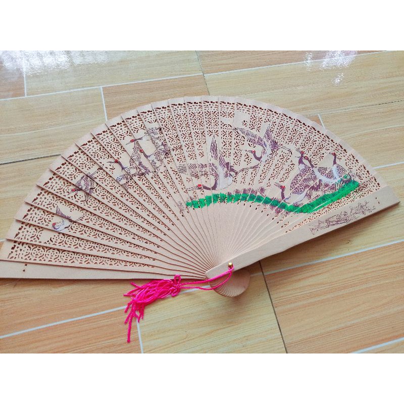 Quạt trầm hương cầm tay hoạ tiết cò bay