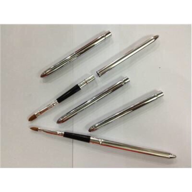 Cọ môi cao cấp có nắp đậy