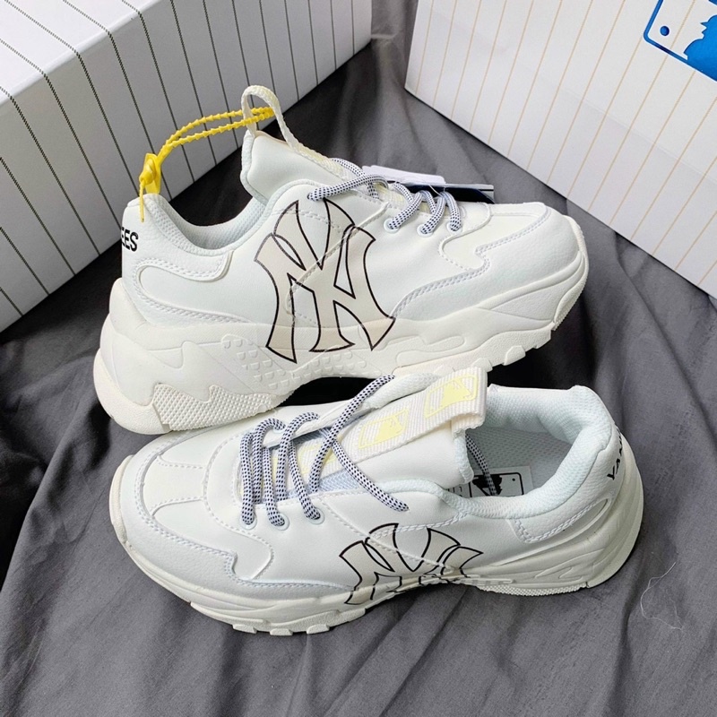 Giày M.L.B NY chữ vàng