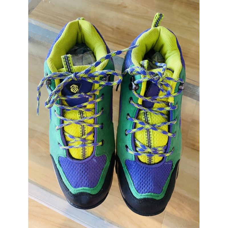 Giày thể thao hiệu si