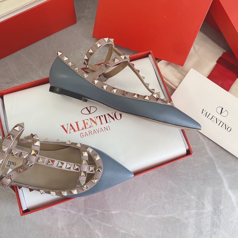 Dép cao gót thời trang nữ mẫu VALENTINO thiết kế mũi nhọn da đinh tán cổ điển, đi thoải mái, thanh lịch.