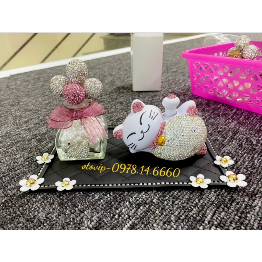 SET Mèo Thần Tài Đính Đá gồm mèo + lọ bóng đá + thảm hoa cúc trang Trí Taplo Siêu Xinh, Chiêu Tài Lộc Và May Mắn OTO VIP