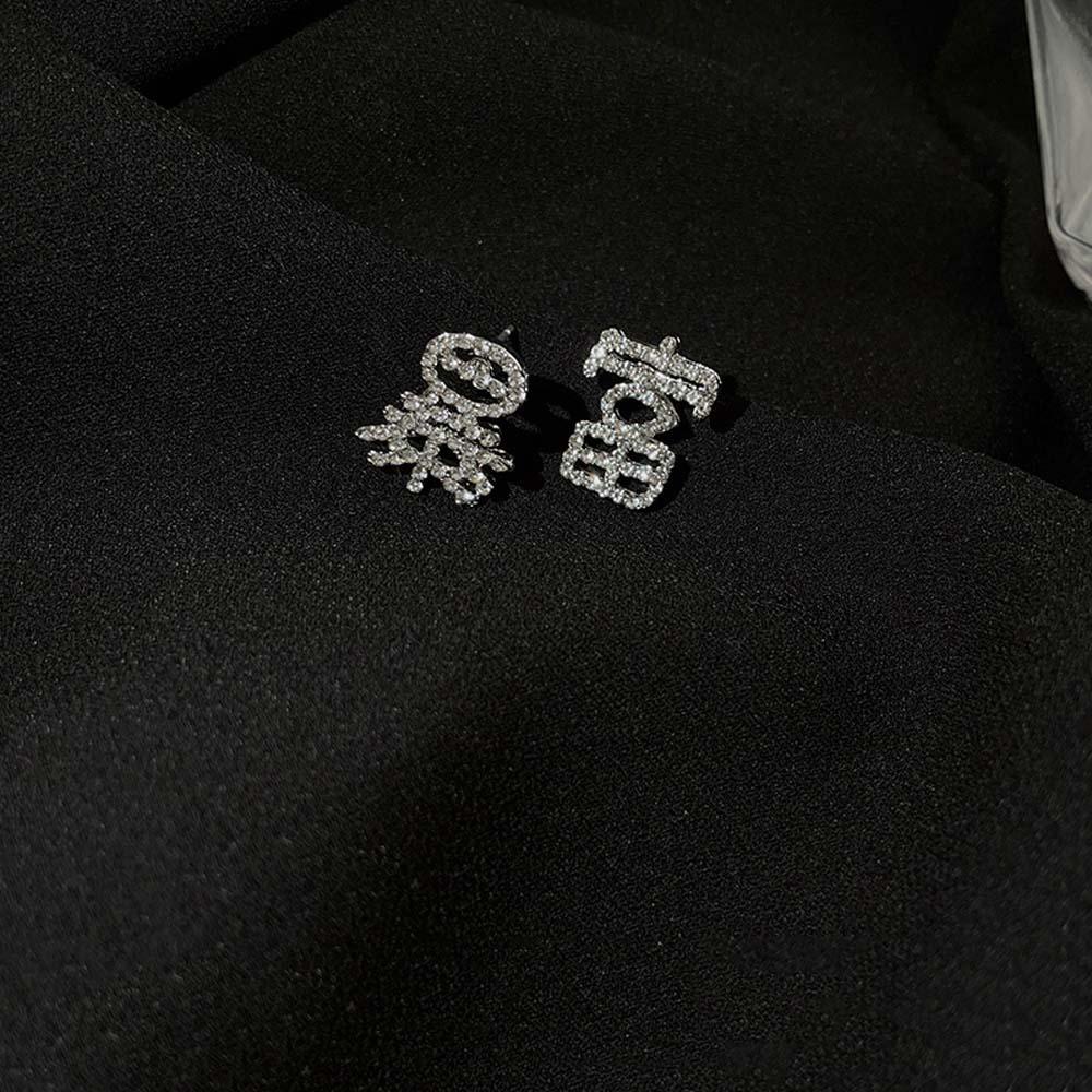 Vanes1 Khuyên Tai Xỏ Không Đối Xứng In Chữ Trung Quốc May Mắn Cho Nữ|Trang Sức Thời Trang