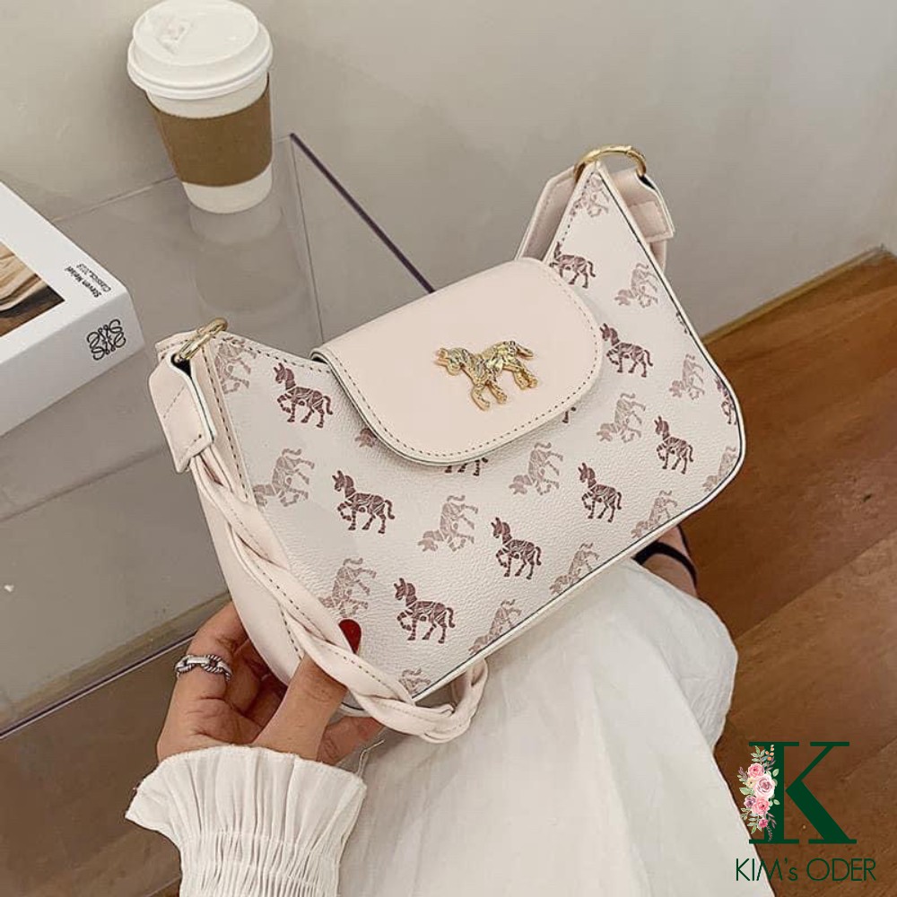 Túi da cắp nách, đeo chéo hoạ tiết con ngựa mới nhất | BigBuy360 - bigbuy360.vn