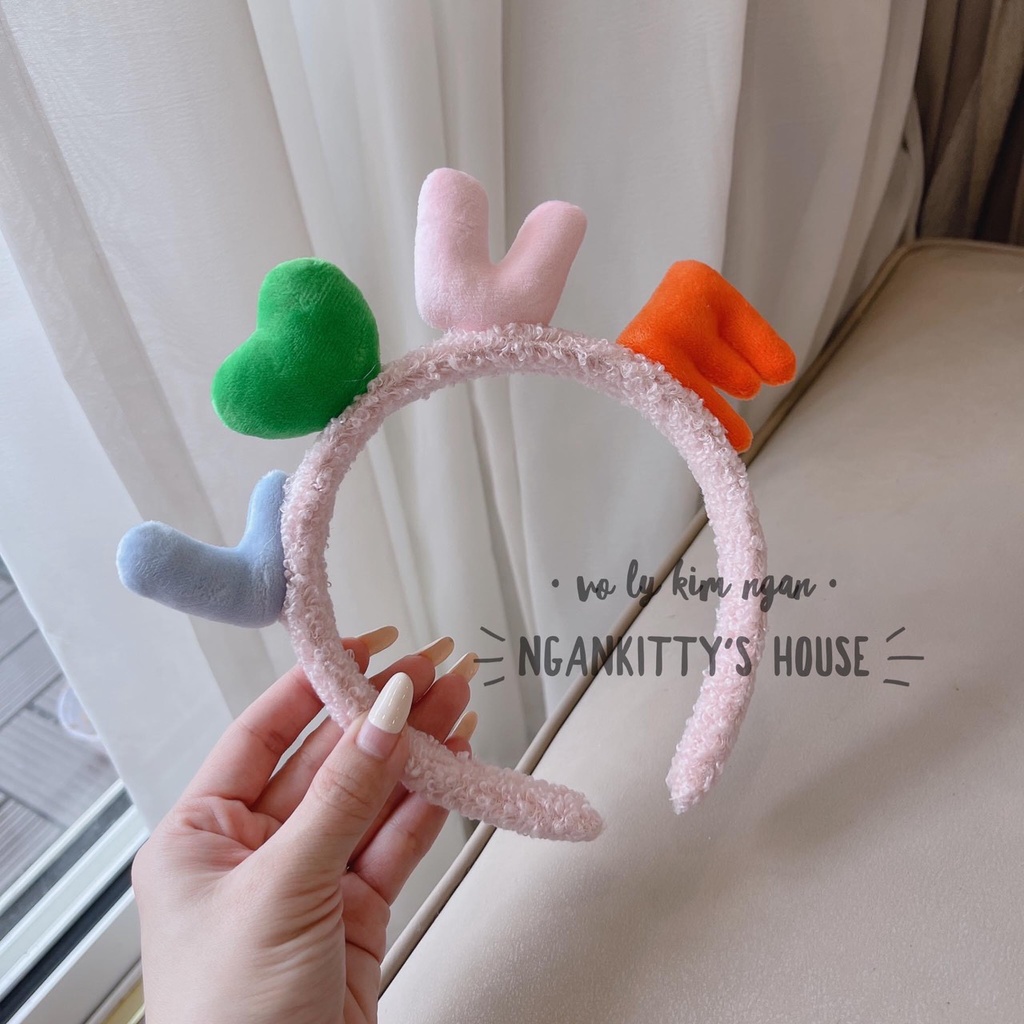 Cài tóc chữ Love