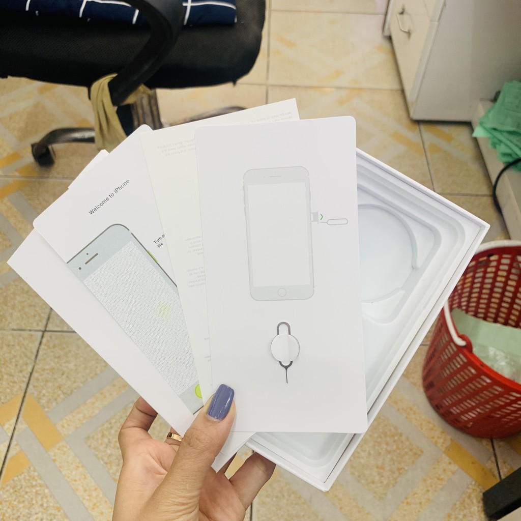 [ SALE SALE ] Hộp iPhone 7 Plus có đủ 4 màu , tặng kèm chọt sim