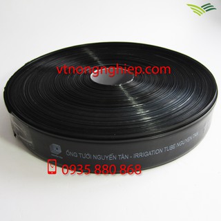 Ống tưới phun mưa phi 34 có mép biên, đục 5 lỗ chéo, cuộn dài 200m, hàng dày, độ bền 3-4 năm, hiệu Nguyễn Tân