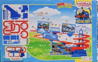Hộp đồ chơi đường ray xe lửa THOMAS 333-79